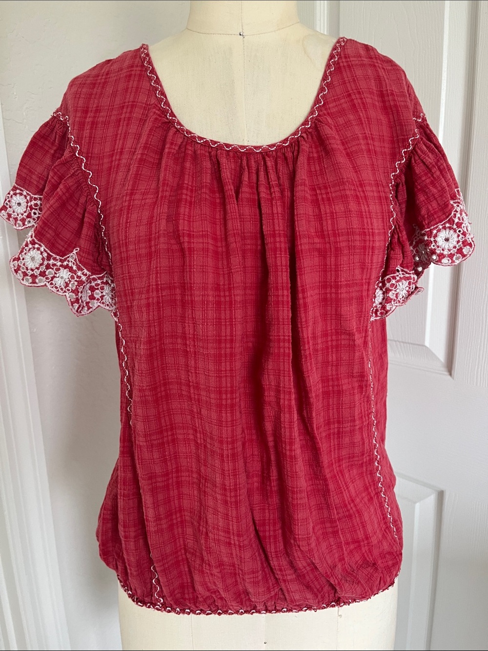 Max Studio Red Peasant GinghamTop with White Lace Trim Western Cowgirl Americana